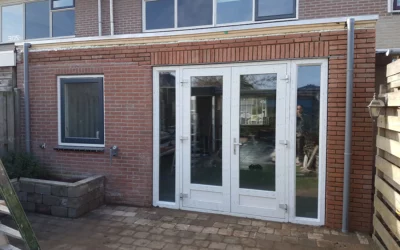 Kunststof tuindeur met ramen