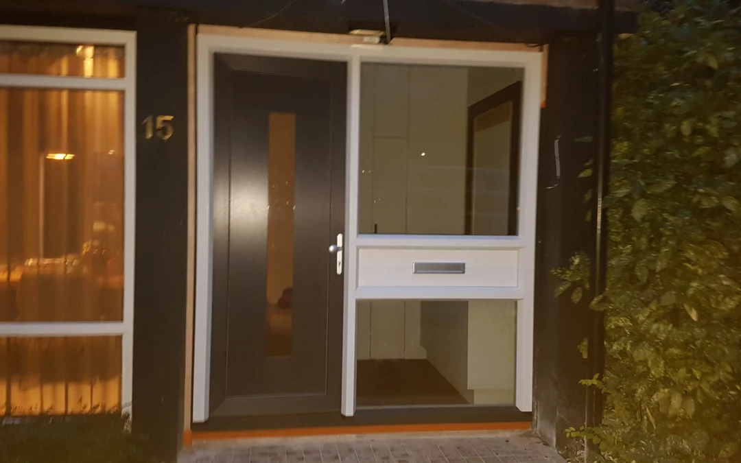 Kunststof deur & raam, licht en donker