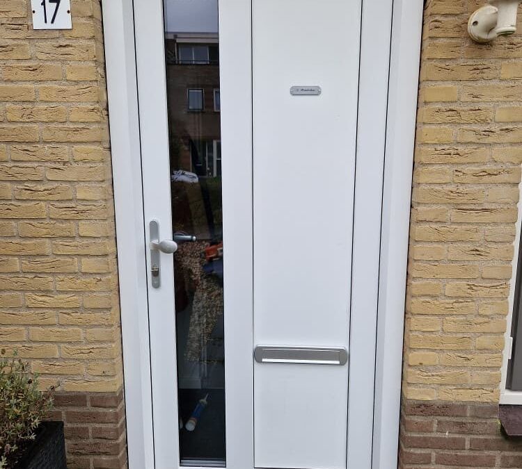 Kunststof voordeur in Emmeloord