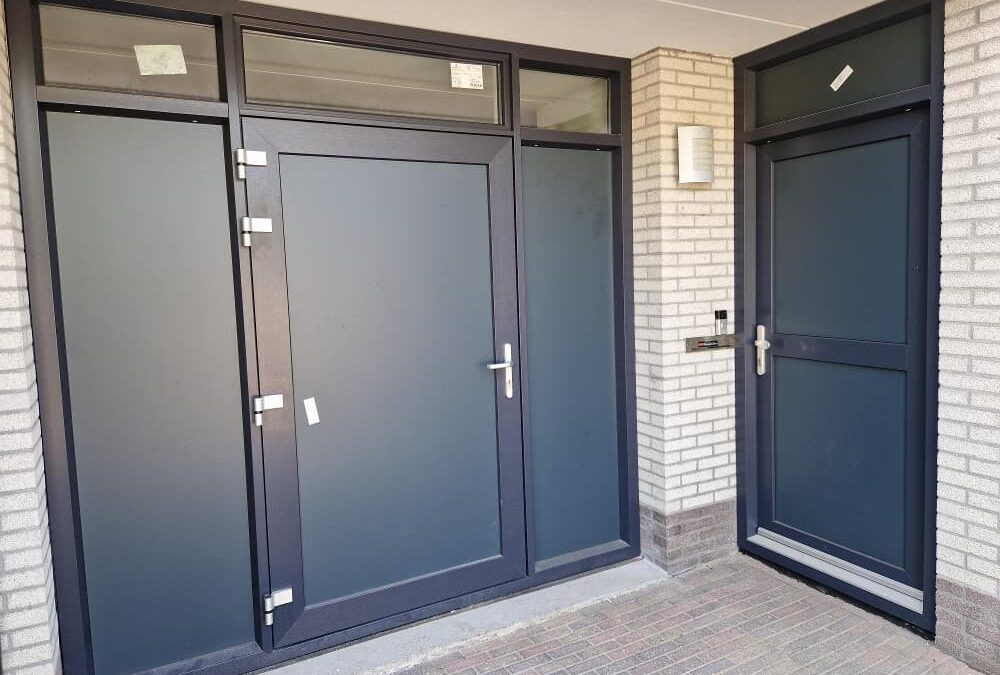 Kunststof voordeur en kozijn vrijstaande woning